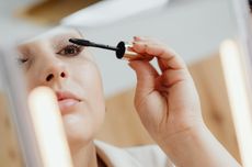 Apa Bedanya Eyeliner dan Maskara? Jangan Keliru