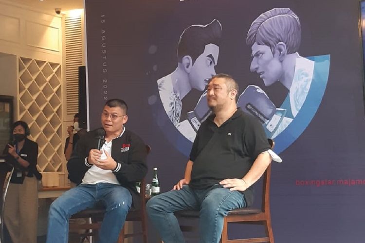 Petinju legendaris asal Indonesia Chris John bersama CEO Majamojo Jungwon Hahn berbicara dalam sesi konferensi pers soft launching gim Boxing Star: KO Master di Wyl's Kitchen, Jakarta, Senin (15/8/2022) siang WIB.