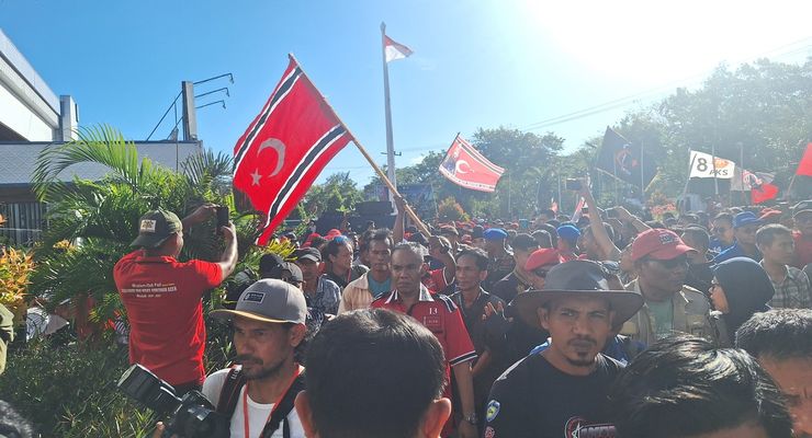 Mualem-Dek Fadh Daftar Cagub dan Cawagub Aceh, Pendukung Bawa Bendera Bulan Bintang