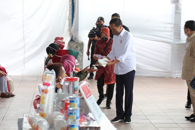 Presiden Jokowi berikan Bantuan Sosial di Pasar Anom dan Pasar Bagkal Baru, Kabupaten Sumenep.