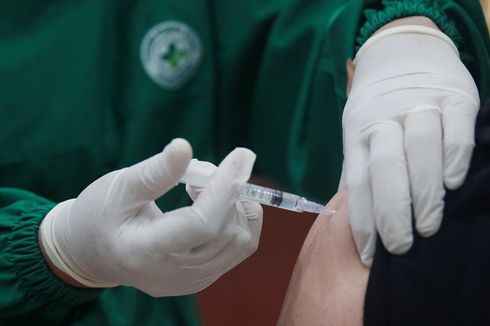  Indonesia Aims to Vaccinate 70 Million People in First Half of 2021