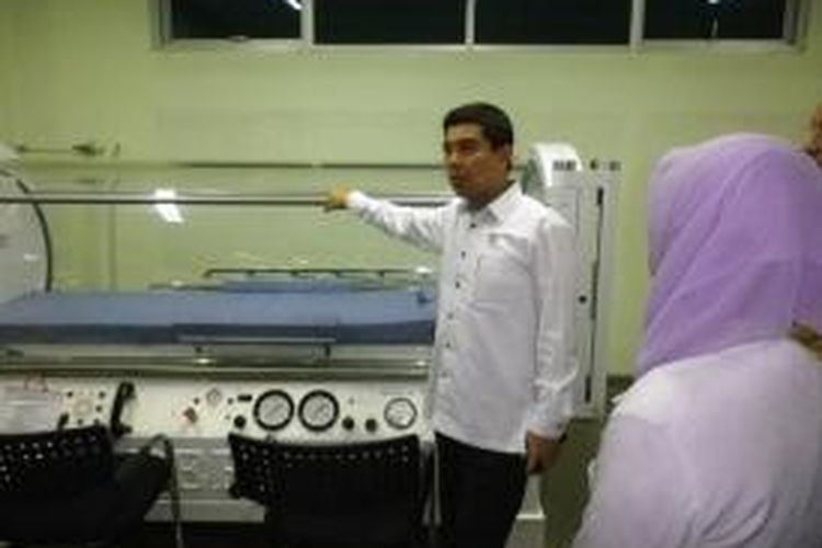 Menteri Pemberdayaan Aparatur Negara dan Reformasi Birokrasi (MenPAN RB) Yudi Crisnandi, melihat langsung sejumlah fasilitas milik Rumah Sakit Paru di Kabupaten Jember, Jawa Timur, Selasa (18/11/2014) malam.