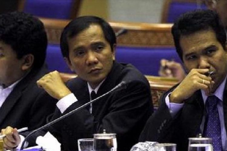 Anggota Komisi Hak Asasi Manusia (Komnas HAM) Nur Kholis (tengah). Gambar diambil pada 21 Februari 2011 di Gedung DPR. 