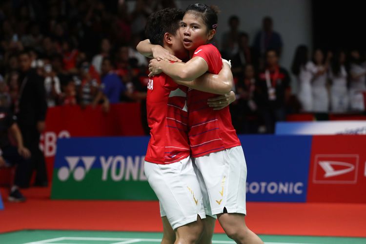 Ganda putri Indonesia, Greysia Polii dan Apriyani Rahayu bertanding melawan ganda putri Denmark, Maiken Fruergaard dan Sara Thygesen pada pertandingan final Daihatsu Indonesia Masters 2020 di Istora Senayan Jakarta, Minggu (19/1/2020). Greysia - Apriyani juara ganda putri setelah menang 18-21, 21-11, dan 23-21.