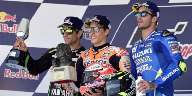 Johann Zarco (Yamaha Tech3), Marc Marquez (Repsol Honda), dan Andrea Iannone (Suzuki Ecstar) merayakan podium MotoGP Spanyol di Sirkuit Jerez, Spanyol, Minggu (6/5/2018).
