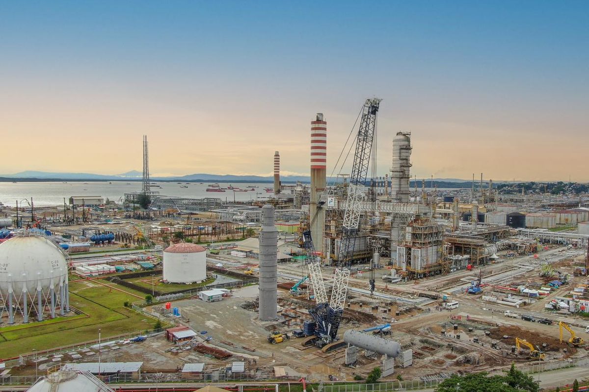 Proyek Strategis Nasional (PSN) Refinery Development Master Plan (RDMP) yang dibangun di lokasi PT Kilang Pertamina Balikpapan (PT KPB) sudah mencapai 43 persen hingga akhir Oktober 2021, Jumat (4/11/2021).  