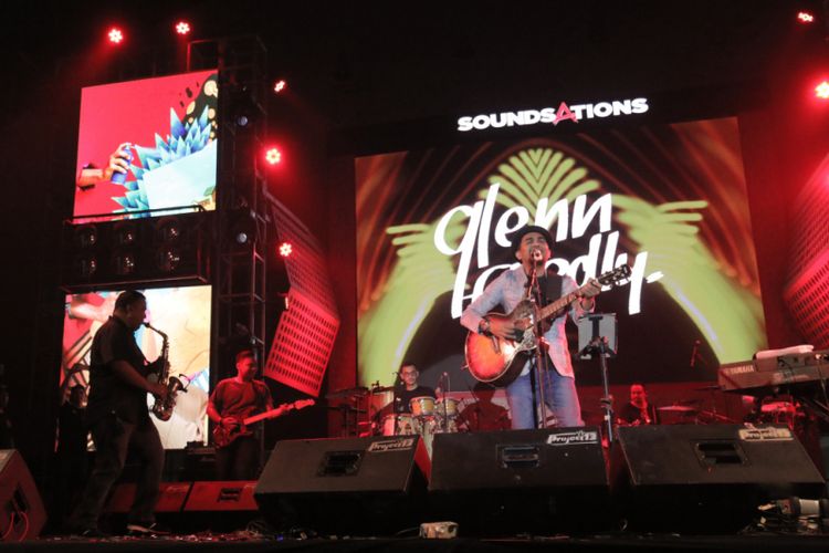 Glenn Fredly saat bertandang ke Makassar dalam rangka memeriahkan Soundsations Biar Tapi Jadi Bukti di Celebes Convention Center, Makassar, Sulawesi Selatan, Sabtu (9/3/2019) malam