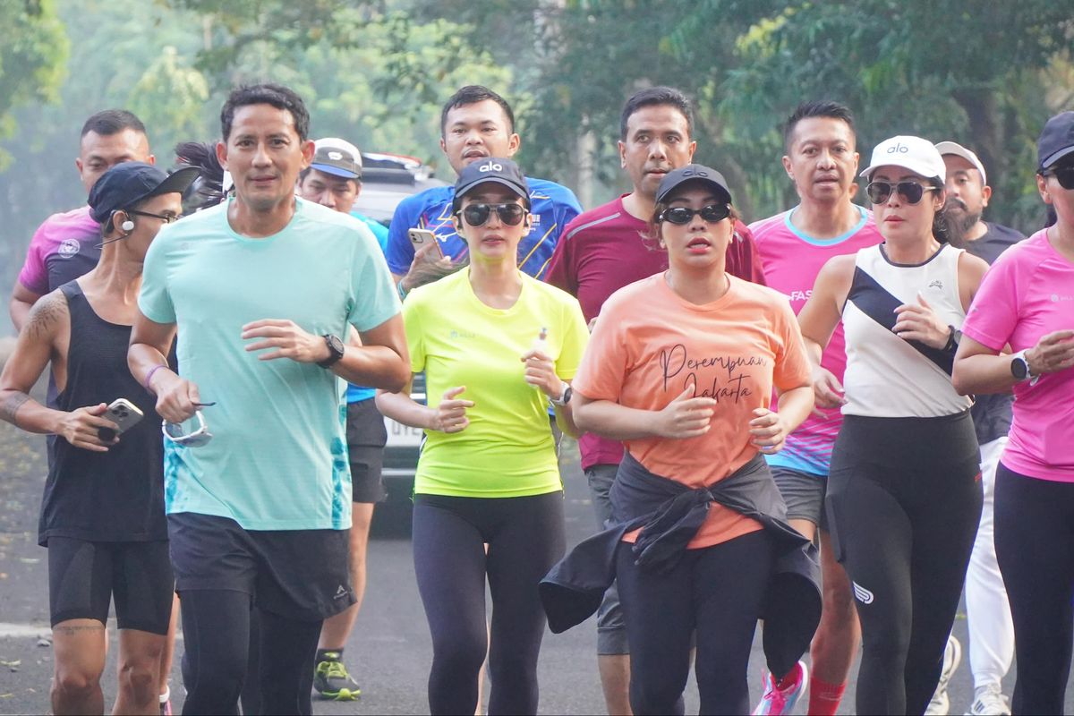 Politisi nasional yang juga Mantan Wakil Gubernur Jakarta Sandiaga Uno sedang lari pagi bersama Ketua Dewan Pimpinan Pusat (DPP) Partai Amanat Nasional (PAN) Zita Anjani di Bulungan, Jakarta Selatan, Rabu (5/6/2024).
