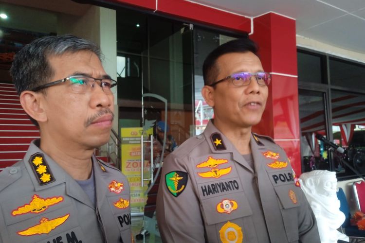 Kepala Rumah Sakit Polri Kramatjati, Brigjen Hariyanto (kanan) bersama Wakil Kepala Rumah Sakit Polri Kramatjati Kombes M Yusuf (kiri) saat ditemui di RS Polri Kramatjati pada Sabtu (16/9/2023). 