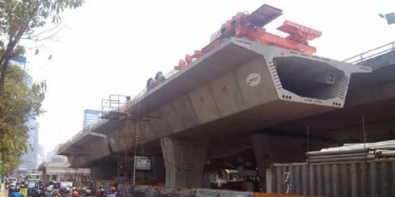 Ilustrasi: Pembangunan flyover Kuningan, Jakarta Selatan, yang dibangun PT Nindya Karya