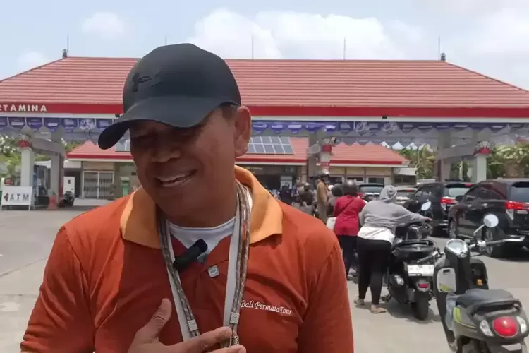 Kelangkaan BBM di Bali: Antrean Capai 5 Km, Warga Bagikan 1.000 Porsi Makanan Gratis di SPBU