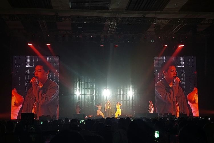 Anggota boyband Korea Selatan, GOT7 Jay B menggelar konser solo pertama bertajuk 2022 World Tour Jay B, Tape: Press Pause di Kota Kasablanka Hall, Jakarta, pada Sabtu (22/10/2022) sore. 