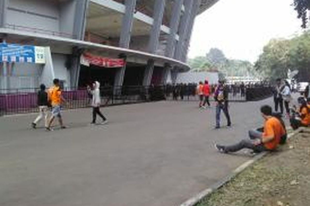 Suasana stadion Gelora Bung Karno menjelang laga Indonesia Super League Persija melawan Persib, Minggu (10/8/2014).