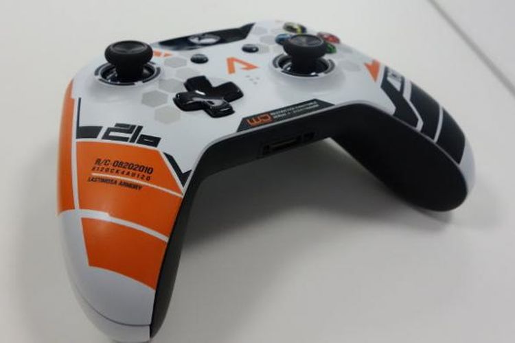 Controller Xbox One edisi khusus Titanfall.