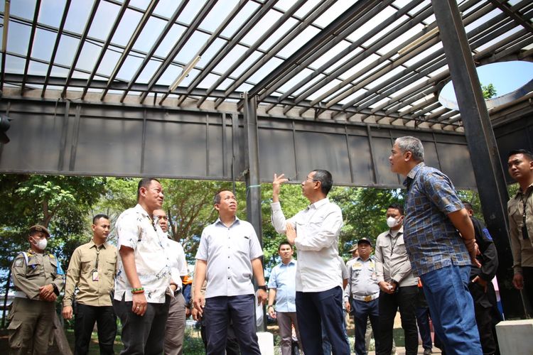 Penjabat Gubernur DKI Jakarta Heru Budi Hartono mengunjungi RPTRA dan RTH Kalijodo, Jakarta Utara, pada Sabtu (8/4/2023).