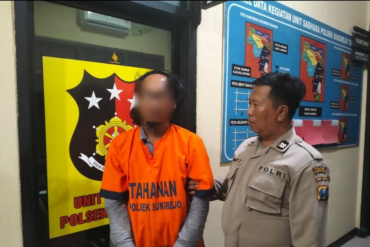 Taji, pelaku yang nekat bawa kabur motor teman ngopinya, warga Kabupaten Ponorogo saat diamankan anggota Polsek Sukorejo, Kabupaten Ponorogo, Jumat (11/4/2025).