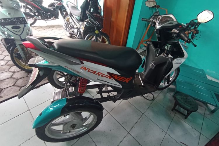 Modifikasi Vario menjadi motor listrik tiga roda