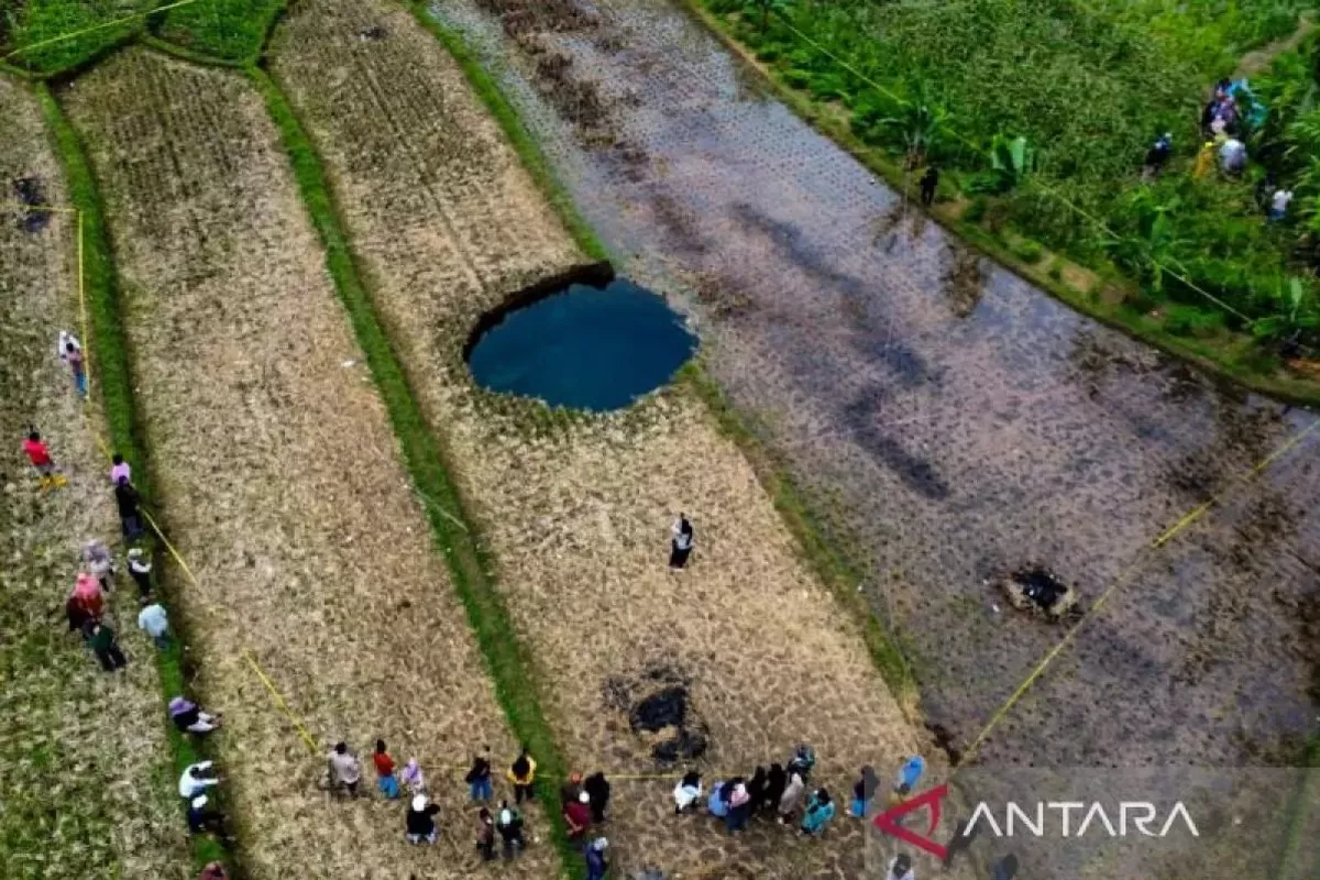 Sinkhole Situjuah Batua, Kabupaten Limapuluh Kota, di Sumatera Barat dinilai unik oleh Badan Geologi. Apa maksudnya?