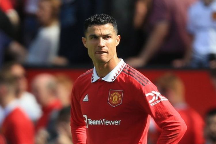 Cristiano Ronaldo saat bertanding pada laga Man United vs Brighton di Liga Inggris 2022-2023 yang berlangsung di Stadion Old Trafford, Minggu (7/8/2022) malam WIB. Manchester United akan menjamu Liverpool pada laga penutup pekan ketiga Liga Inggris, Senin (22/8/2022) malam waktu setempat atau Selasa dini hari WIB. Terkini, Cristiano Ronaldo kembali berpeluang tampil pada laga kontra Arsenal. Laga Man United vs Arsenal dijadwalkan berlangsung di Stadion Old Trafford pada Minggu (4/9/2022) malam WIB.