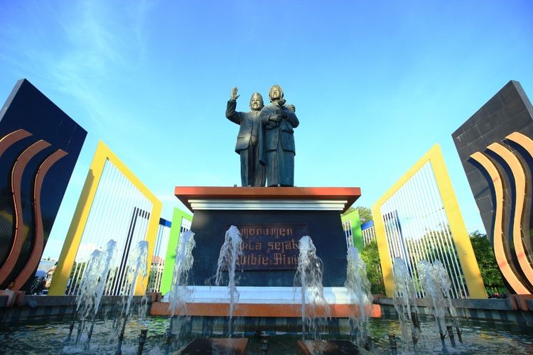 Monumen Cinta Sejati Habibie Ainun di Kota Parepare, yang merupakan kota kelahiran Presiden BJ Habibie.
