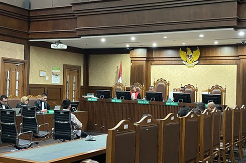 Eksepsi Ditolak, Sidang Perkara Terduga Perantara Suap Sekretaris MA Dilanjutkan