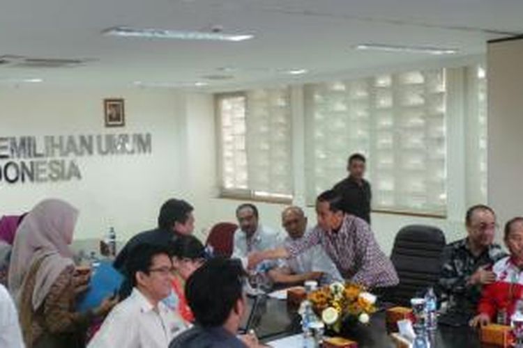 Calon presiden RI Joko Widodo memenuhi panggilan Badan Pengawas Pemilu (Bawaslu), Sabtu (7/6/2014). Mengenakan kemeja kotak-kotak, Jokowi tiba di Bawaslu pukul 09.05 WIB.