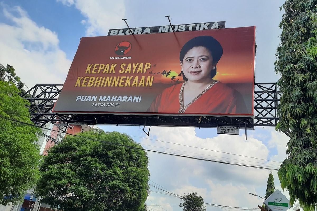 Baliho bergambar Puan Maharani di Jalan Pemuda, Blora, Selasa (3/8/2021), reklame adalah, apa itu reklame, reklame komersial adalah, tujuan reklame adalah