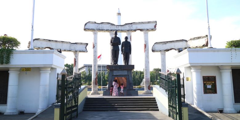 Monumen 10 Nopember ini untuk memperingati perjuangan arek Suroboyo yang dipimpin bung Tomo mengusir penjajah.