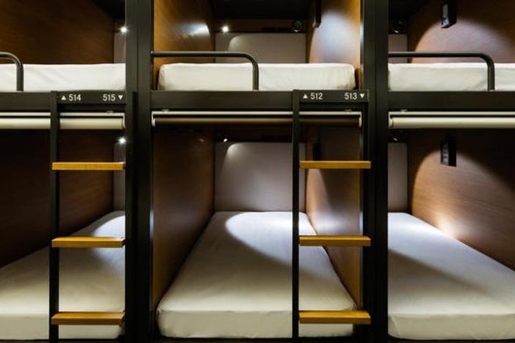 Kamar dengan tempat tidur bertingkat yang ditawarkan Grids Hostel