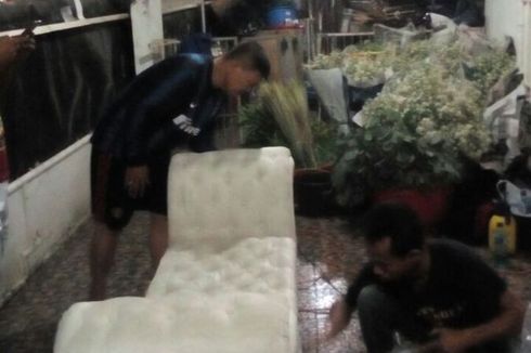 Pascabanjir di Jakarta, Jasa Cuci Sofa dan Kasur Ini Paling Banyak Dapat Pesanan dari Warga Jakbar