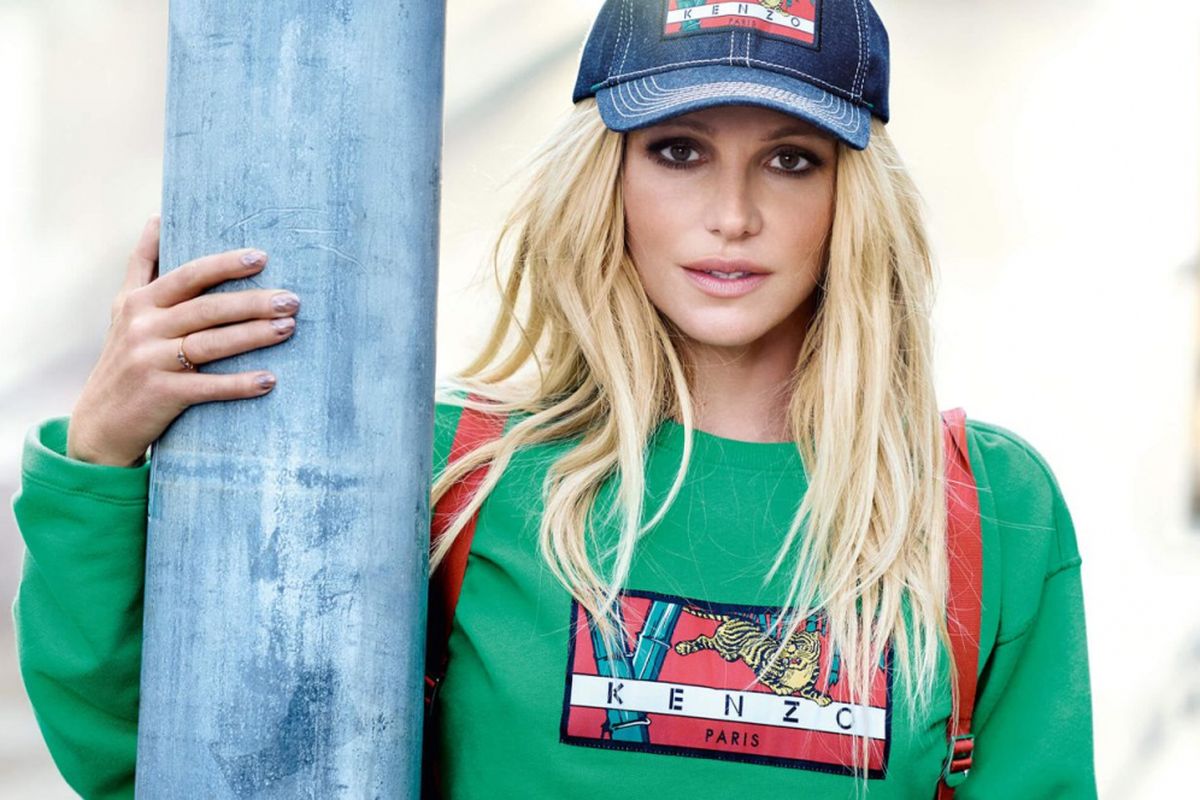 Britney Spears saat sesi pemotretan Kenzo