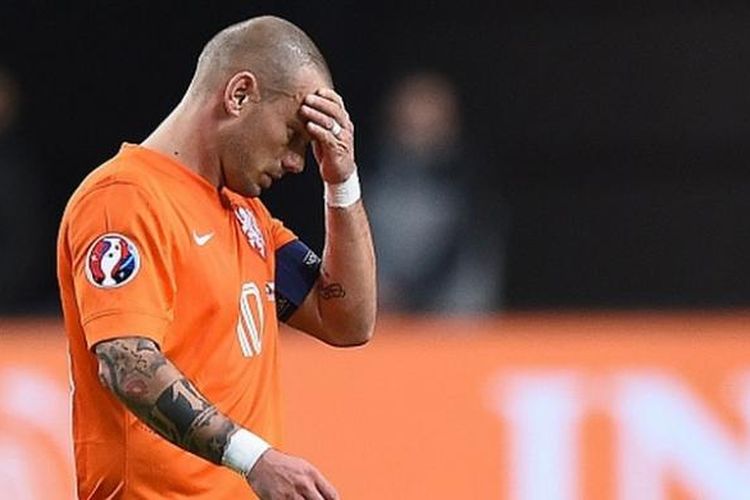 Pemain Belanda, Wesley Sneijder, merasa terpukul atas kegagalan timnya lolos ke Piala Eropa 2016. 