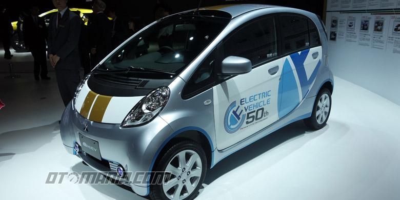 Mitsubishi memperingati 50 tahun pengembangan teknologi listrik di Tokyo Motor Show, lewat sosok i-MiEV berpenampilan khusus.