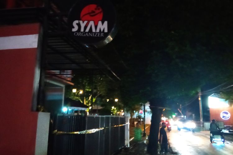 Sebuah kantor di Yogyakarta dipasangi garis polisi setelah digeledah Densus 88 Antiteror Mabes Polri