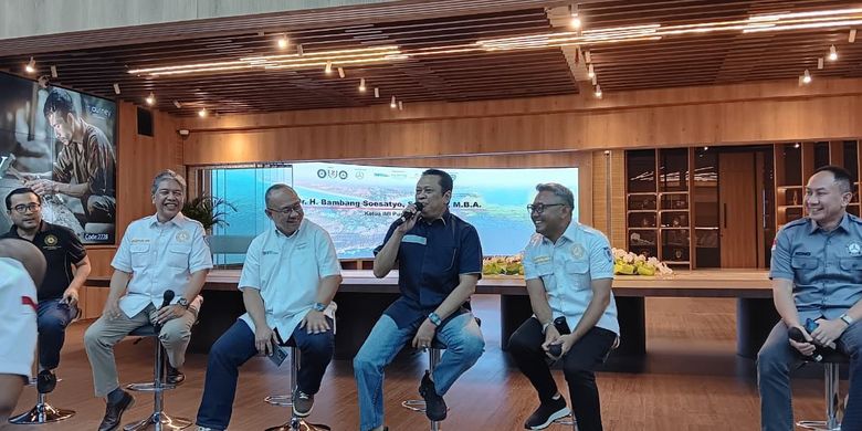 
?HARMONY IN MOTION: CELEBRATING MERCEDES-BENZ PASSION AND MILESTONES JAMBORE NASIONAL MERCEDES-BENZ CLUB INDONESIA 2024 Ke-19: Perayaan 2 Dekade Mercedes-Benz Club Indonesia dan Menyambut Mercedes-Benz World Days 2024
