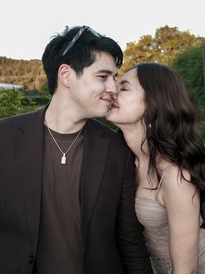 Luna Maya tampil anggun di pernikahan Millane Fernandez di Italia. Intip detailnya.