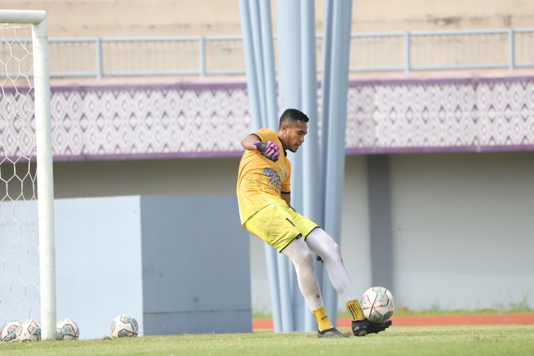 Kiper Persita Tangerang yang dibeli dari PS Semen Padang, Rendy Oscario menjadi skuad Pendekar Cisadane mulai paruh kedua Liga 1 musim 2021-2022.
