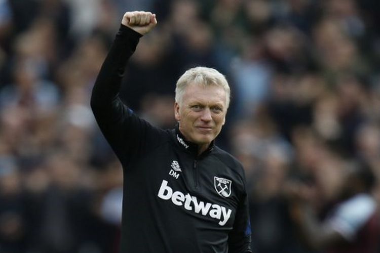 Pelatih West Ham United, David Moyes, bereaksi setelah The Hammers mengalahkan Tottenham di London Stadium, 24 Oktober 2021.