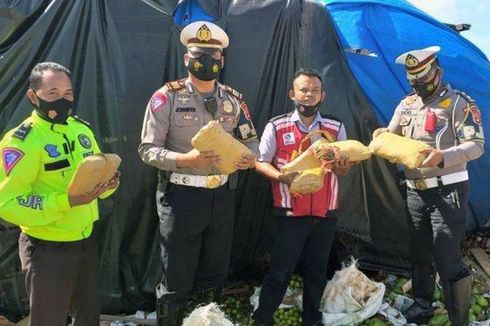 Truk Pengangkut Jeruk Terguling di Tol Lampung, Ternyata Isinya Ganja