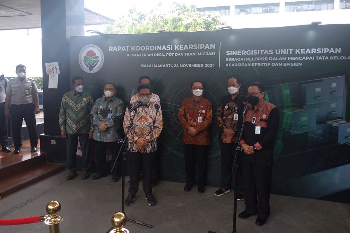 Mendes PDTT Abdul Halim Iskandar bersama Kepala ANRI Imam Gunarto di rapat koordinasi kearsipan 