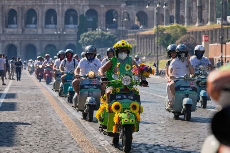 Saat 10.000 Vespa Menguasai Roma, Ferrari dan Ducati Seolah Terlupakan