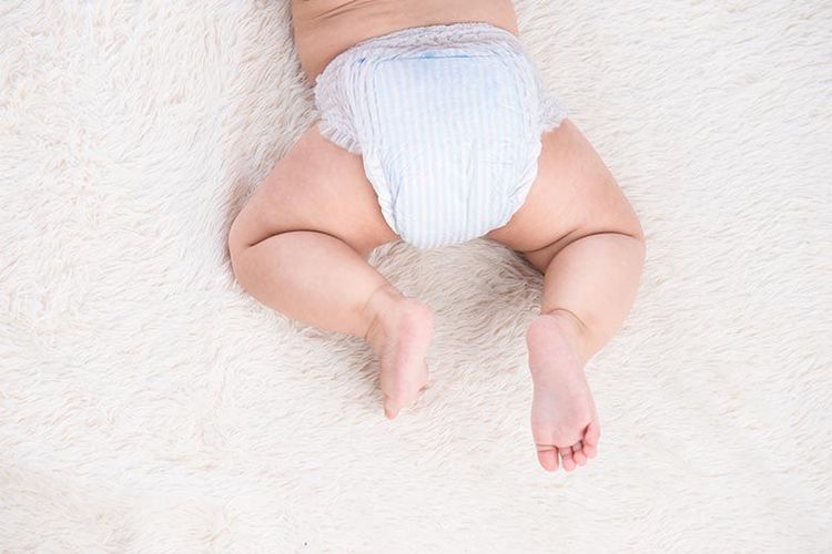 Pertolongan pertama saat bayi diare, Tanda-tanda bayi diare bisa dilihat dari tekstur dan banyaknya si kecil buang air besar. 