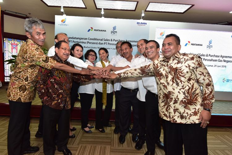 Penandatanganan Conditional Sales & Purchase Agreement antara PT Pertamina (Persero) dan PT Perusahaan Gas Negara Tbk di Jakarta, Jumat, (29/6/2018). Dengan penandatanganan perjanjian tersebut maka PGN resmi mengakuisisi Pertagas. 