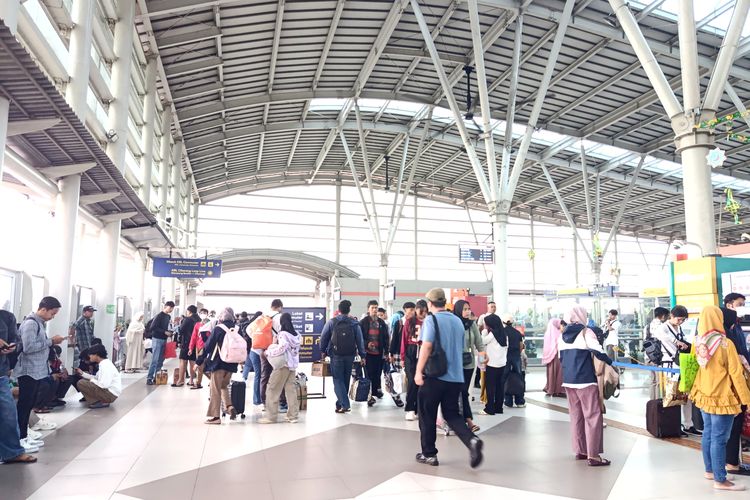 Arus Balik Lebaran Masih Tinggi, 8.477 Penumpang Tiba di Stasiun Bekasi Kamis Pagi