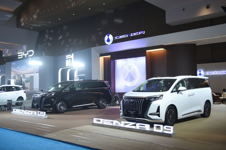 Pada PEVS 2025, booth BYD dan DENZA menempati satu area seluas 800 m² yang terintegrasi di Hall B3, booth A5.