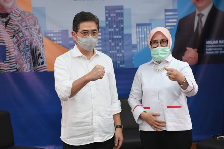 Waketum Kadin Arsjad Rasyid dan Kadin DKI Jakarta Diana Dewi  dalam silaturahmi dan buka puasa bersama di gedung Kadin DKI di kawasan Jakarta Pusat,  Jumat (16/04/2021)