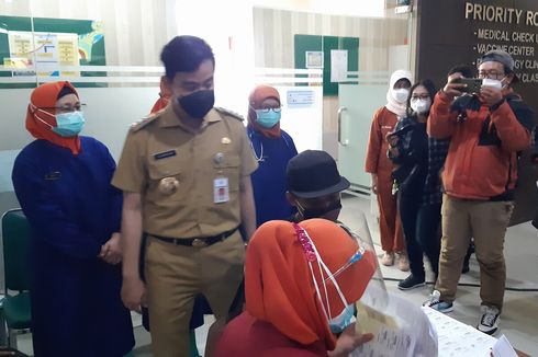 Solo Mulai Vaksinasi Warga 18 Tahun ke Atas, Tiap Kelurahan Dijatah 1.000 Dosis