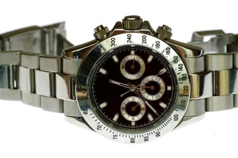 Sekarang Anda Bisa Memakai Jam Rolex Tanpa Harus Membeli