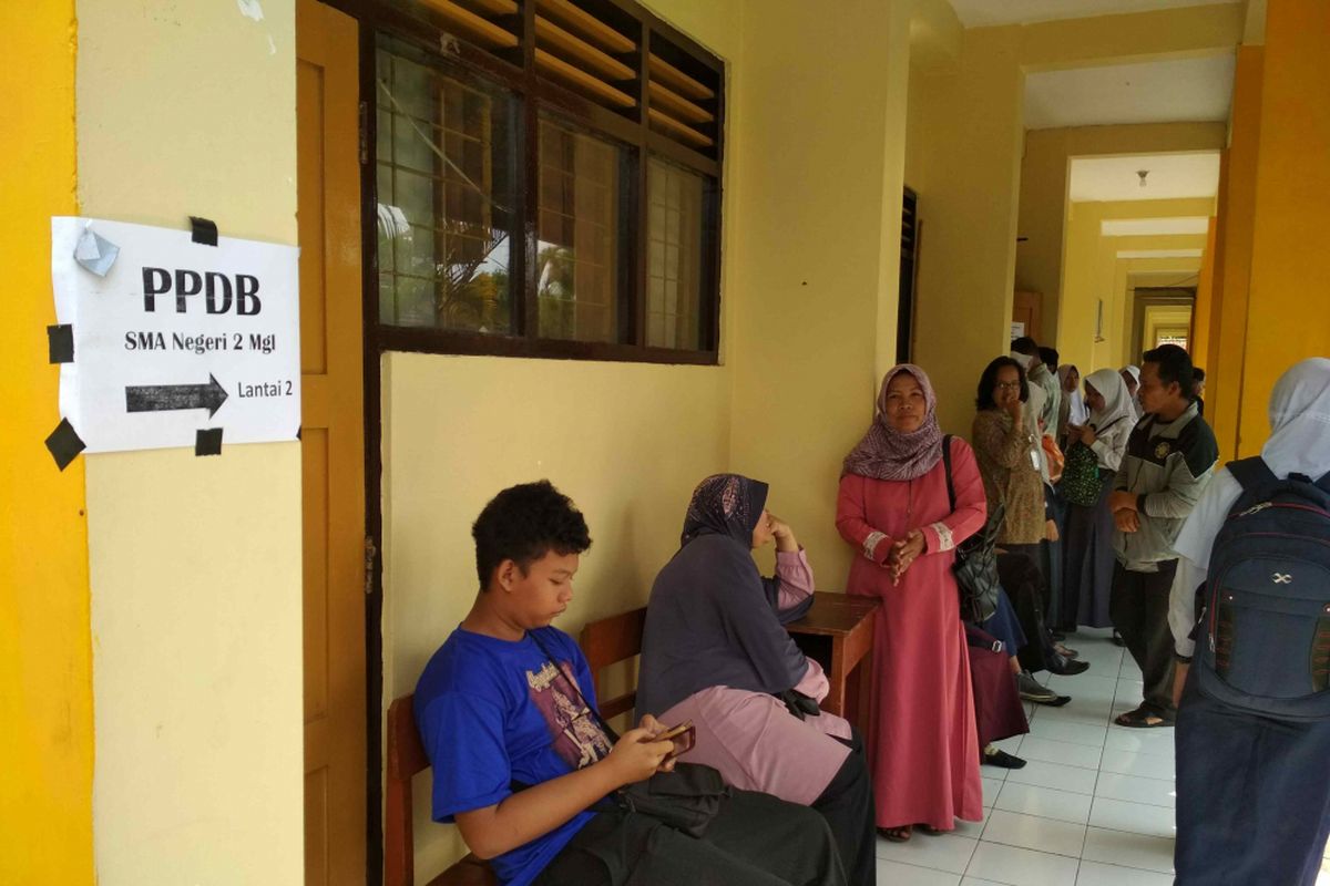 Suasana pengumuman hasil PPDB di SMAN 2 Kota Magelang, Kamis (12/7/2018).