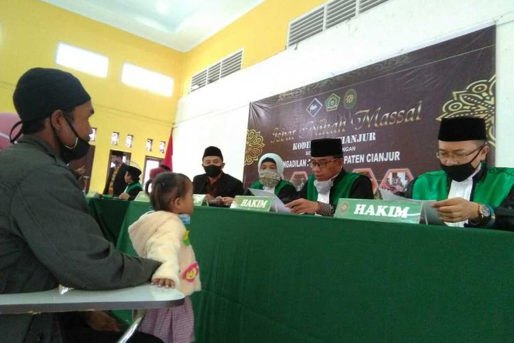 Pelaksanaan sidang isbat nikah yang dilaksanakan di Kabupaten Cianjur, Jawa Barat, atas inisiatif Kodim 0608/Cianjur dan kantor Pengadilan Agama Cianjur. Tercatat 132 pasutri telah menjalani sidang isbat.